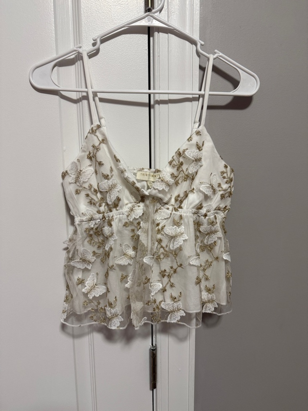 Embroidered White Floral Appliqué Cropped Tank Top